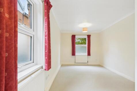 2-bed-apartment-eldorado-road (5).jpg