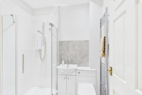 2-bed-apartment-eldorado-road (12).jpg
