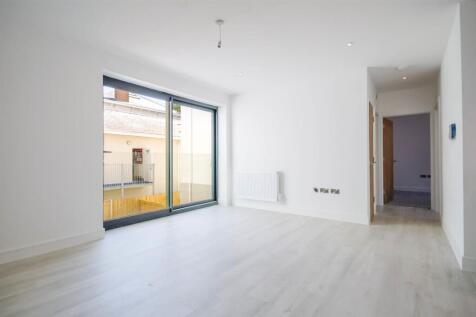 2-bed-apartment-cheltenham (3).jpg