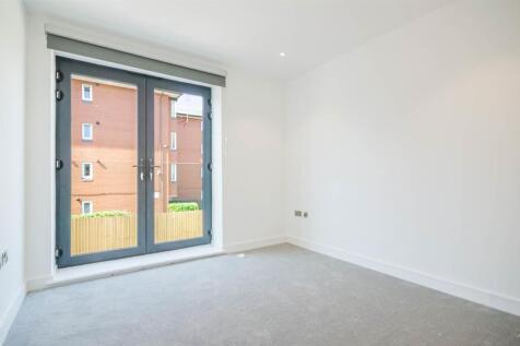 2-bed-apartment-cheltenham (5).jpg