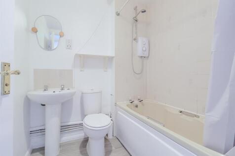 2-bed-flat-cheltenham (6).jpg