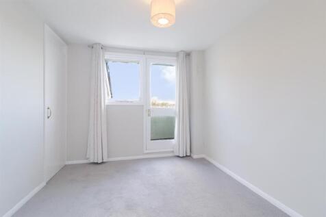 2-bed-flat-cheltenham (2).jpg