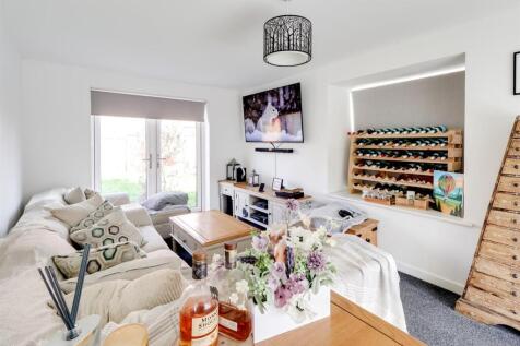 Living Room (11).jpg