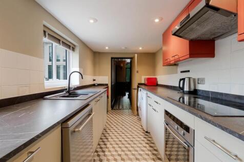 Kitchen b.jpg