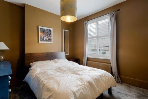 Bedroom 1b.jpg