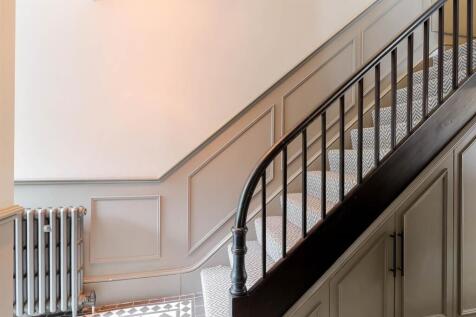 Hallway 2.jpg