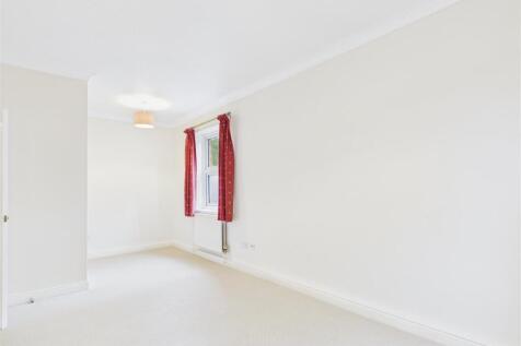 2-bed-apartment-eldorado-road (3).jpg