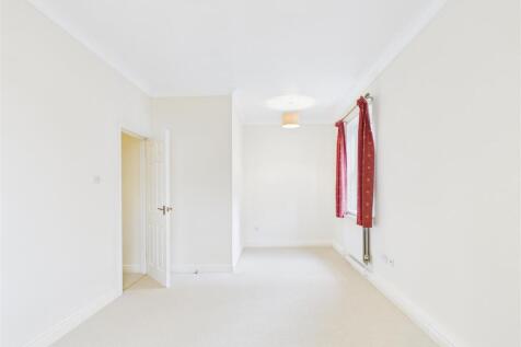 2-bed-apartment-eldorado-road (4).jpg
