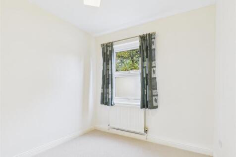 2-bed-apartment-eldorado-road (9).jpg