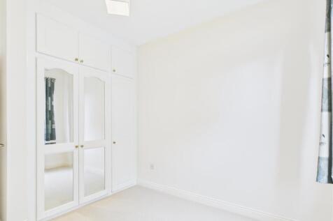 2-bed-apartment-eldorado-road (10).jpg