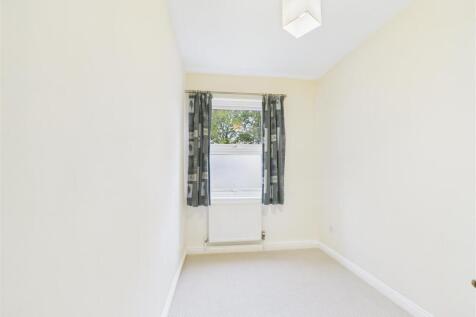 2-bed-apartment-eldorado-road (11).jpg