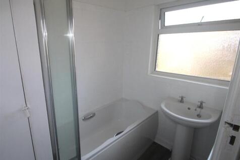 50 South bath pic 2.JPG