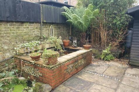 3 Harr gdn pond.jpg