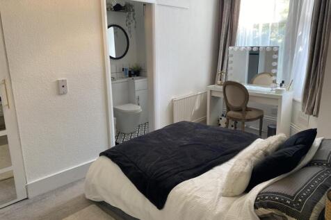 bed 2.jpg