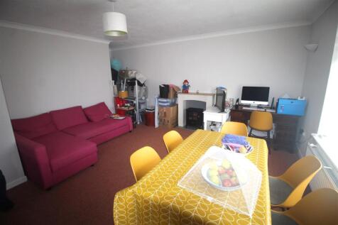 Lounge 2 pic.JPG
