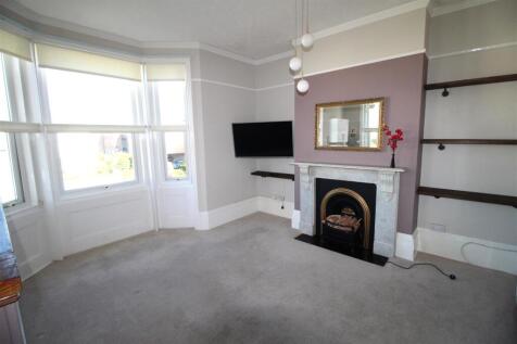 Flat 5 lounge 2.JPG