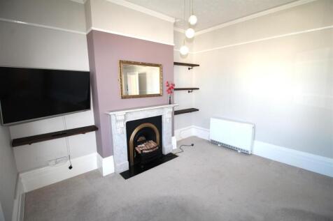 Flat 5 lounge.JPG