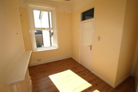 Flat 5 bed 11.JPG
