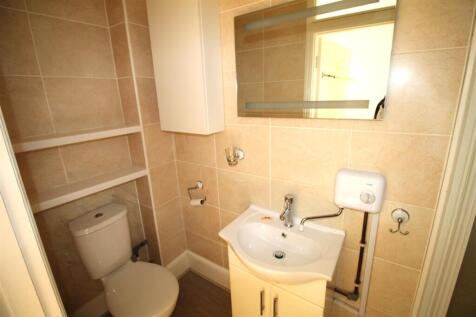 Flat 5 shower.JPG