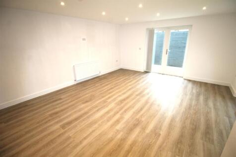 Lounge pic 2 - Copy.JPG