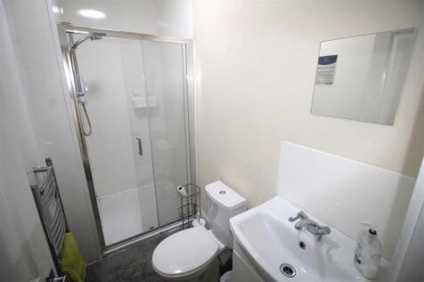 GF shower room pic.JPG