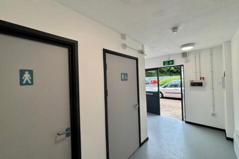 B8 Ashmount 04.jpg