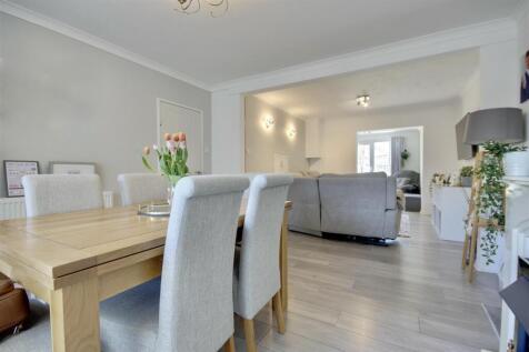 LOUNGE/DINER