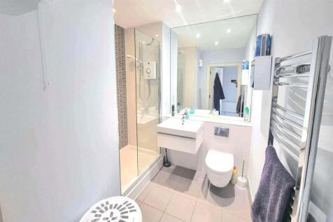 bathroom2.jpg