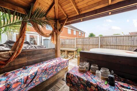 SUMMER HOUSE