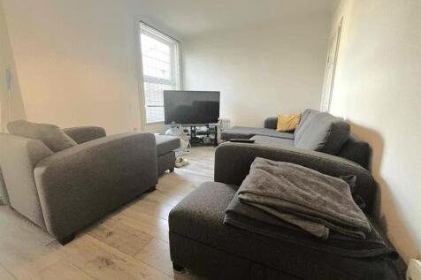 LIVING ROOM.jpg