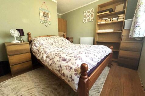 BEDROOM.jpg
