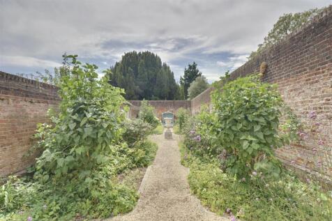 RESIDENTS GARDEN