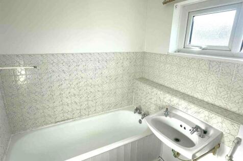 BATHROOM.jpeg