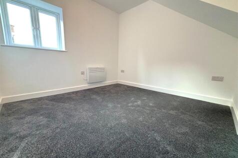 BEDROOM 1 2.jpg
