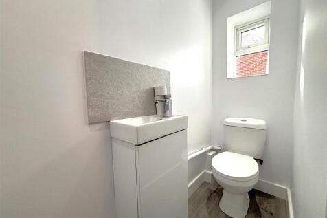 TOILET.jpg
