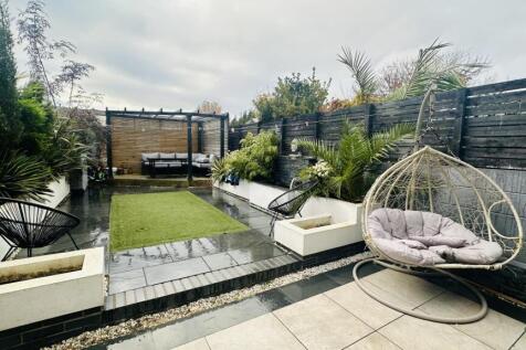 Garden Molesworth.jpg