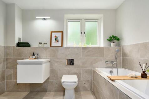 gallery_Courtfield-Gardens-Trowbridge-plot-12-bath