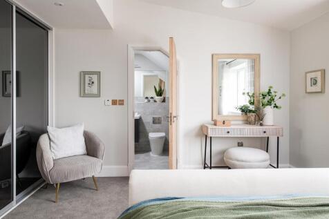 Bedroom1_2.jpg