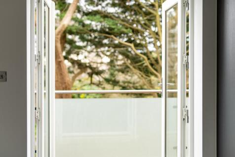 Balcony_3.jpg