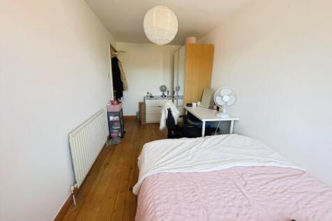 pbox-bedroom-306522.JPG