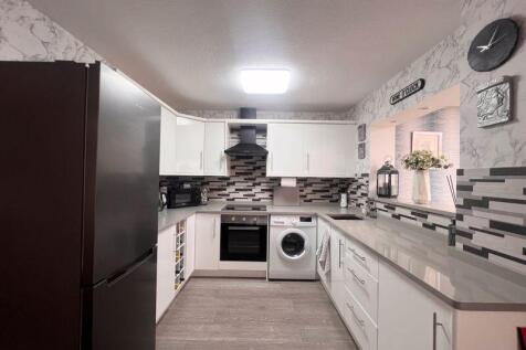 6 - Kitchen