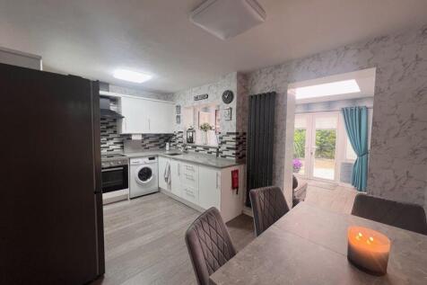 7 - Kitchen