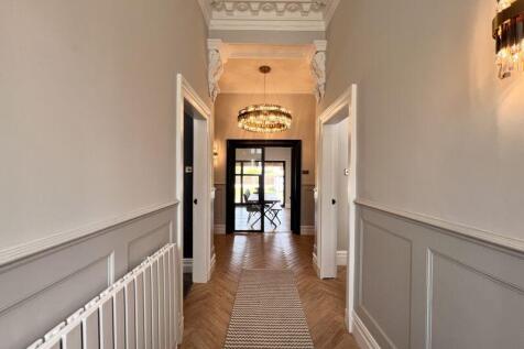 Entrance Hallway (3)