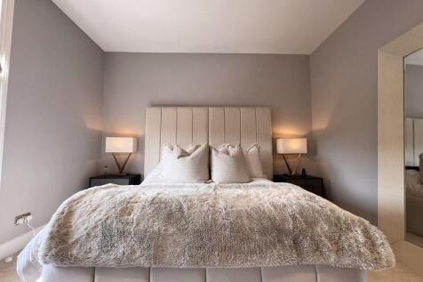Master Bedroom (2)
