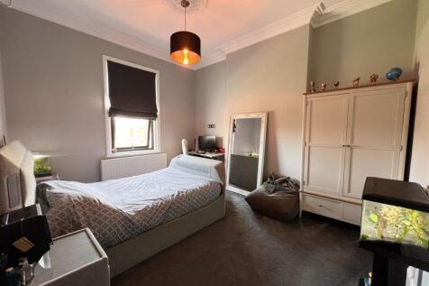 Bedroom Rear Left (1)