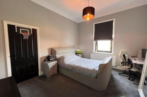 Bedroom Rear Left (2)