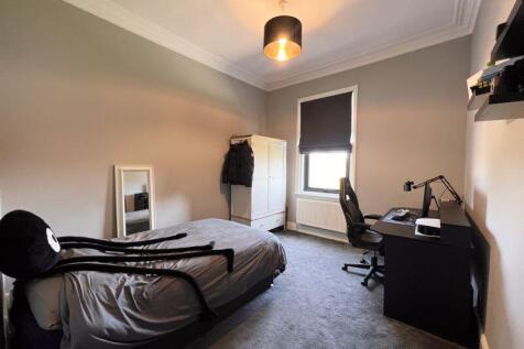 Bedroom Middle (1)