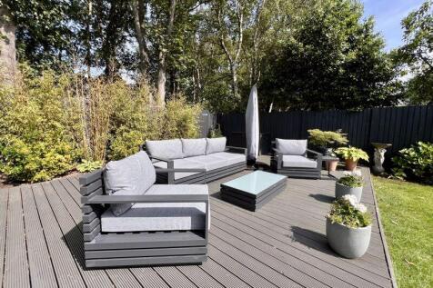 Rear Decking Area