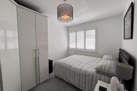 Middle Bedroom