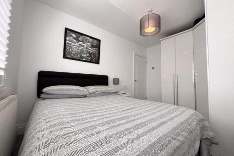 Middle Bedroom